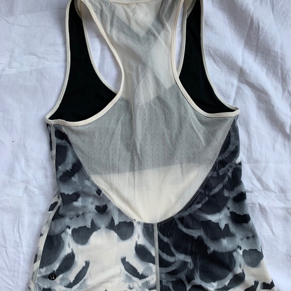 Lululemon tank - Picture 3 of 5